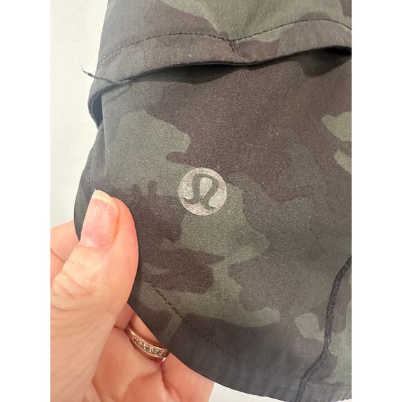 Lululemon Speed Up Shorts Size 4 - Picture 3 of 4